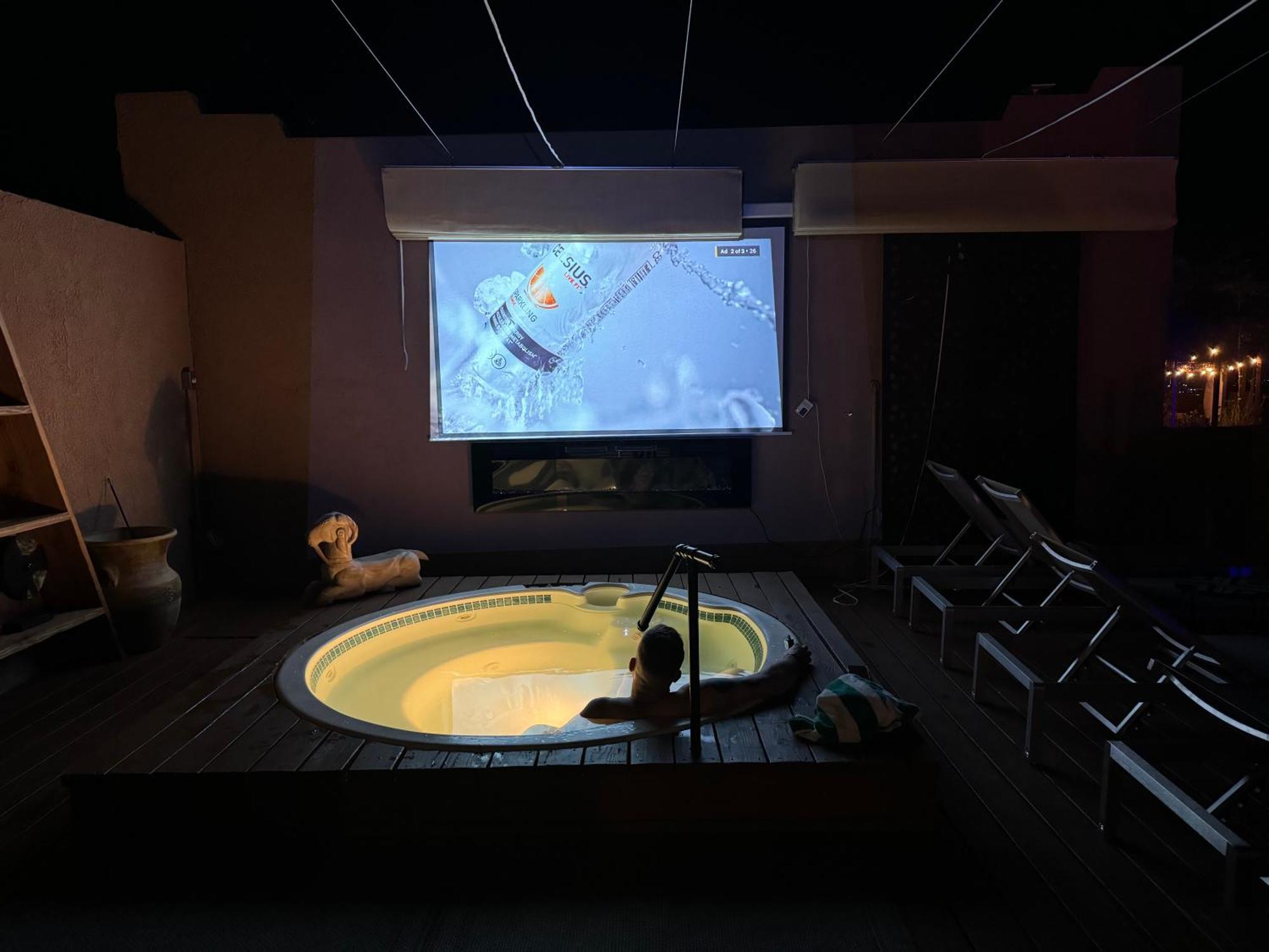 מלון דזרט הוט ספרינגס Mi Kasa Hot Springs 420,Adults Only, Clothing Optional מראה חיצוני תמונה