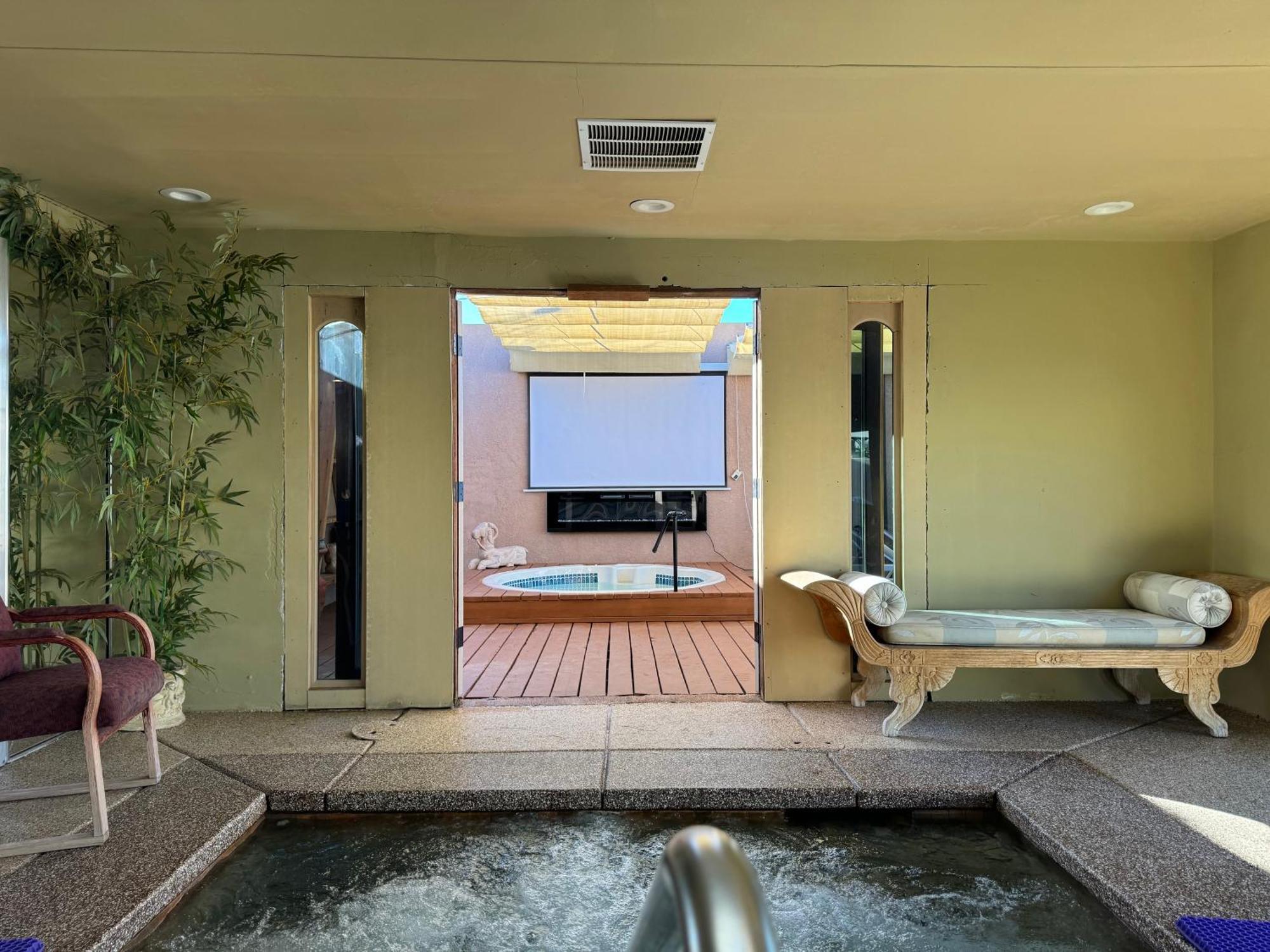 מלון דזרט הוט ספרינגס Mi Kasa Hot Springs 420,Adults Only, Clothing Optional מראה חיצוני תמונה