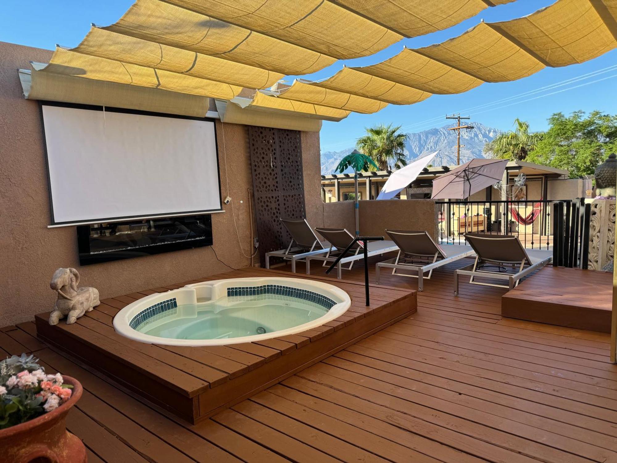 מלון דזרט הוט ספרינגס Mi Kasa Hot Springs 420,Adults Only, Clothing Optional מראה חיצוני תמונה