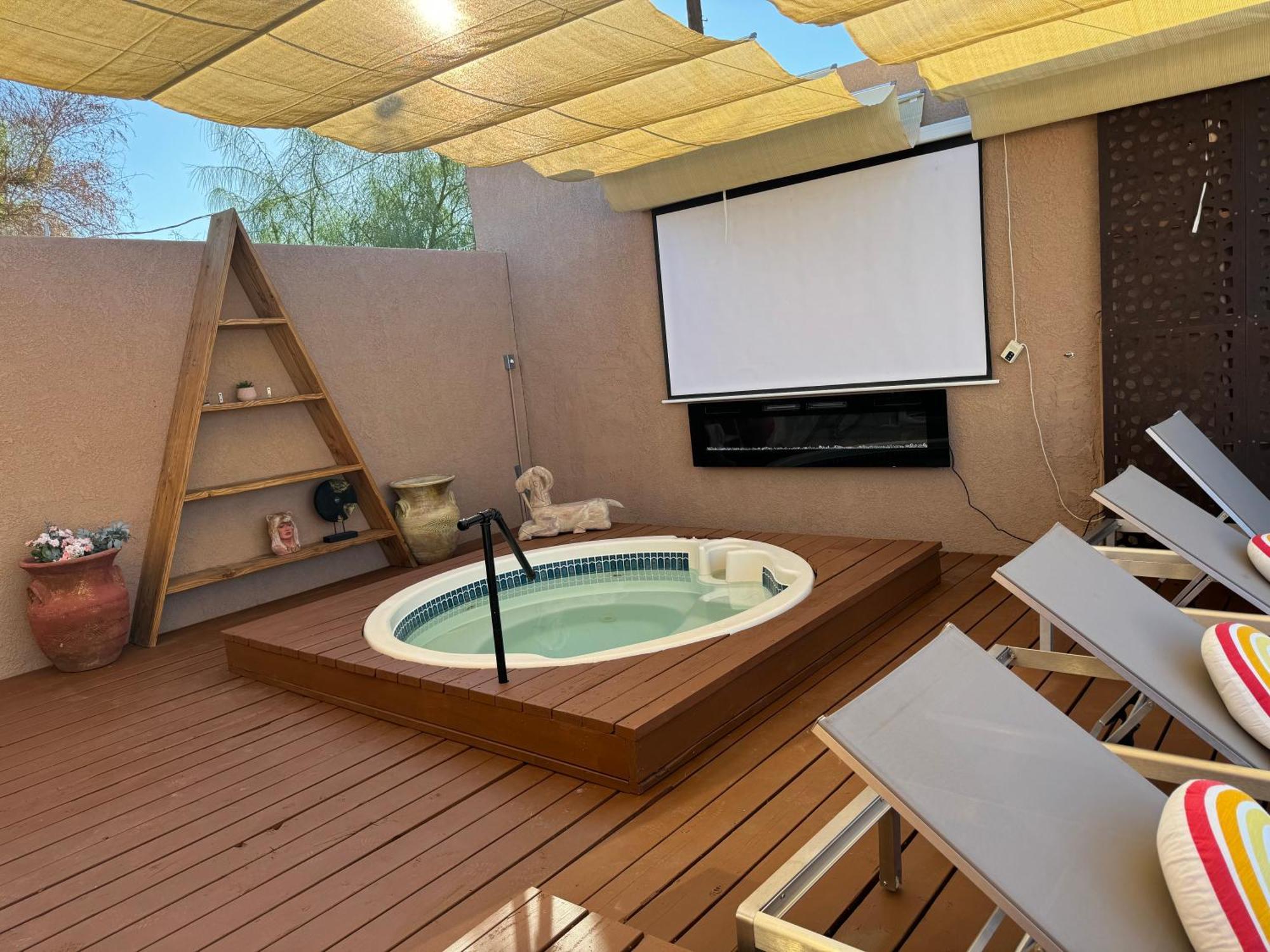 מלון דזרט הוט ספרינגס Mi Kasa Hot Springs 420,Adults Only, Clothing Optional מראה חיצוני תמונה